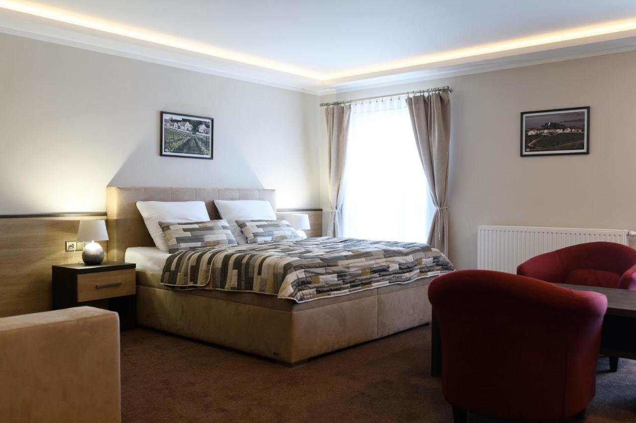 Hotel Vinarstvi U Kaplicky à Zaječí Extérieur photo