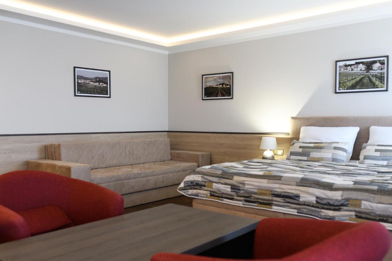 Hotel Vinarstvi U Kaplicky à Zaječí Extérieur photo