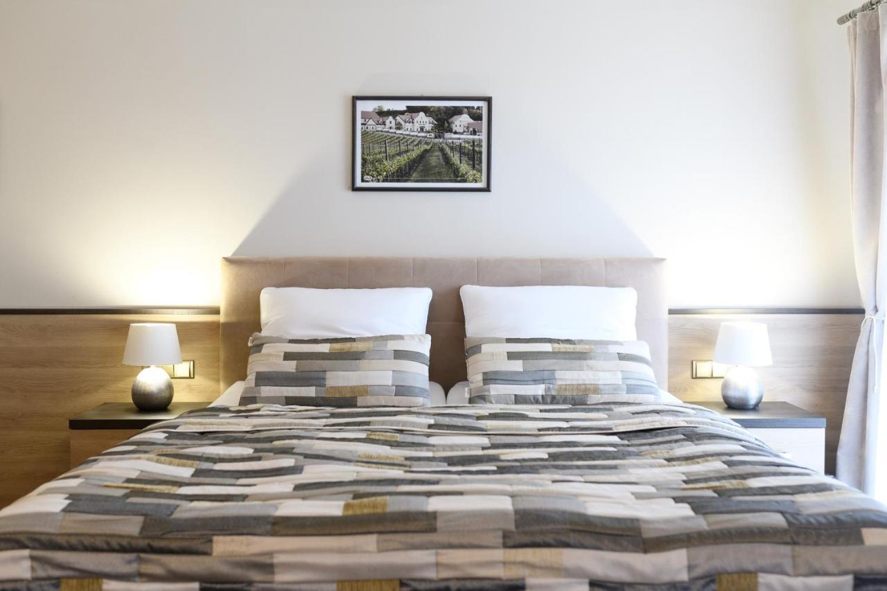 Hotel Vinarstvi U Kaplicky à Zaječí Extérieur photo