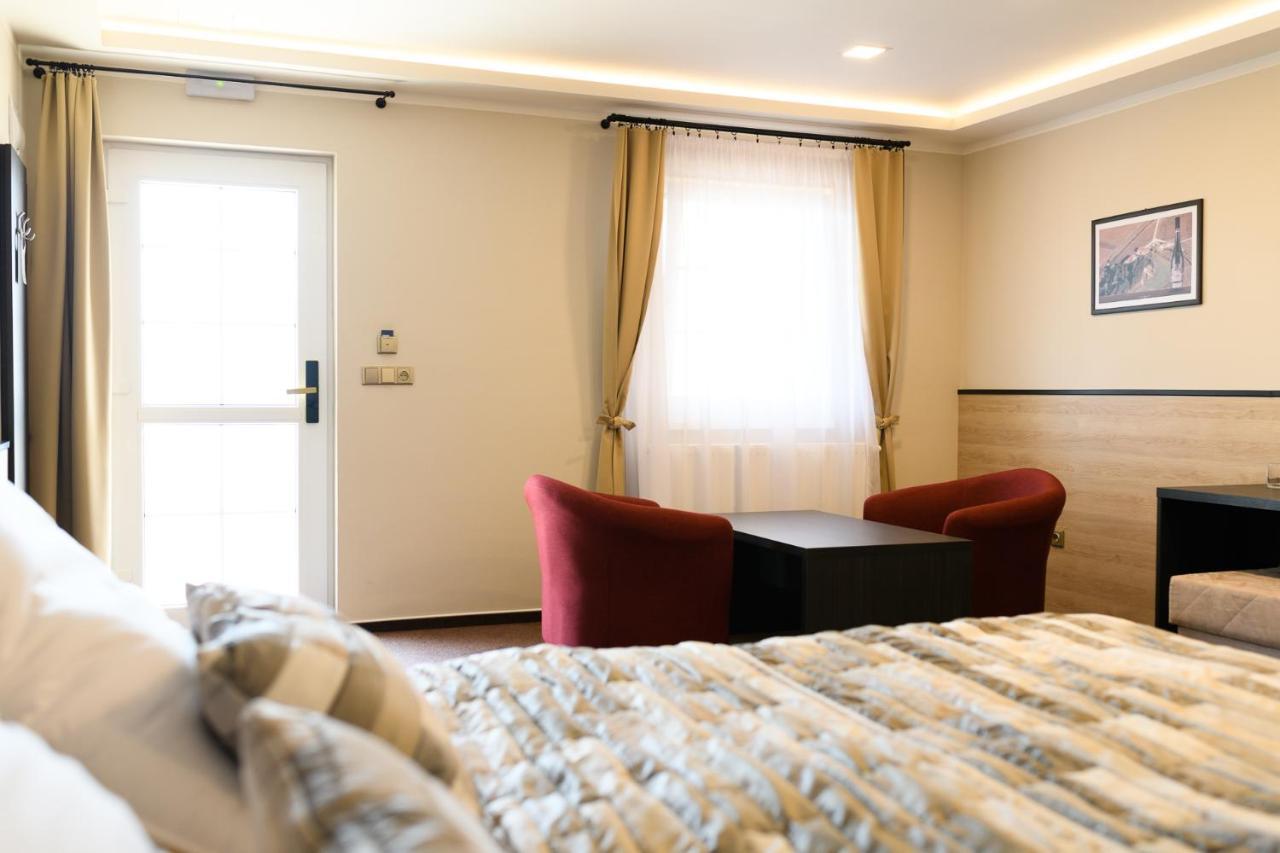 Hotel Vinarstvi U Kaplicky à Zaječí Extérieur photo