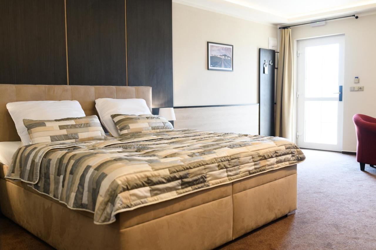 Hotel Vinarstvi U Kaplicky à Zaječí Extérieur photo