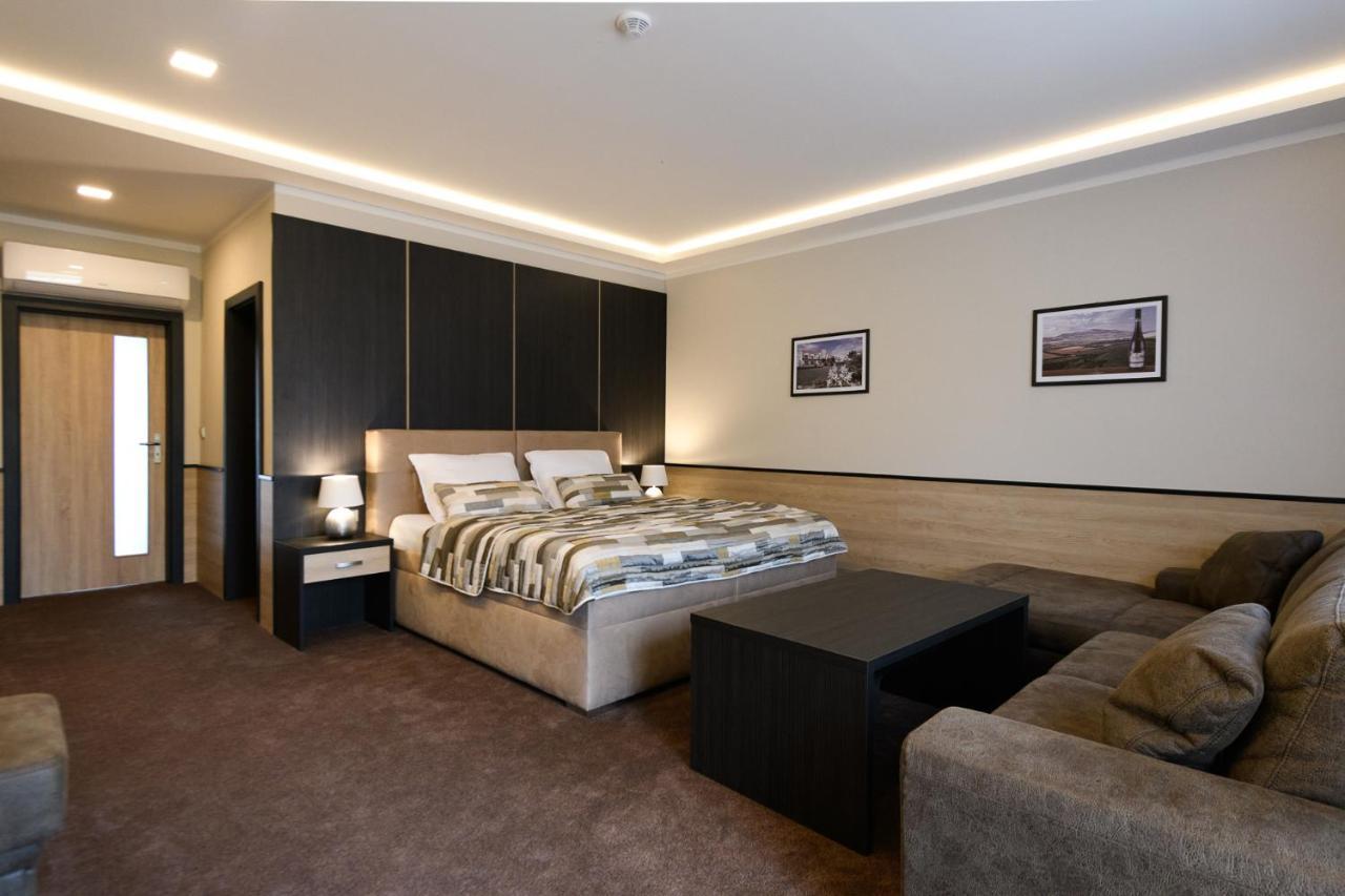 Hotel Vinarstvi U Kaplicky à Zaječí Extérieur photo