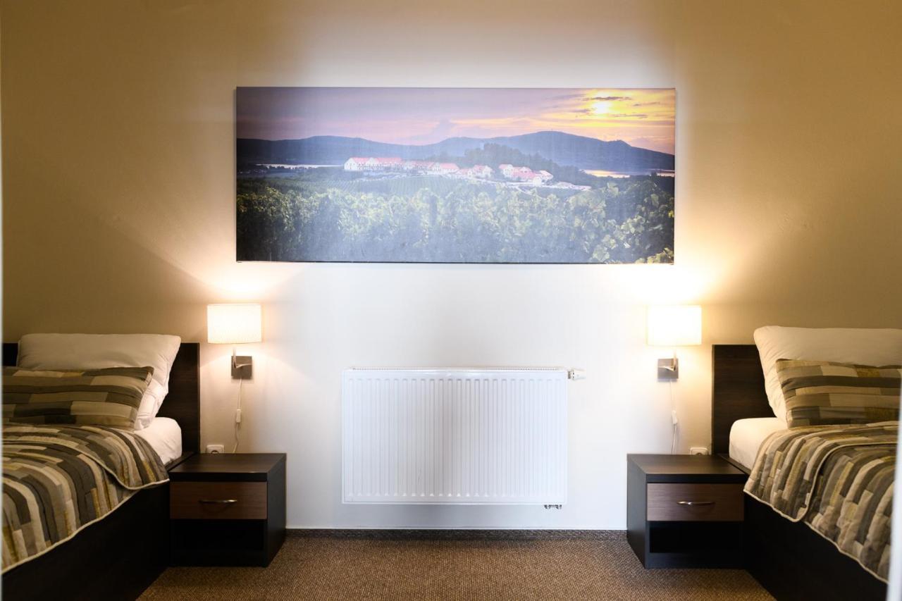 Hotel Vinarstvi U Kaplicky à Zaječí Extérieur photo