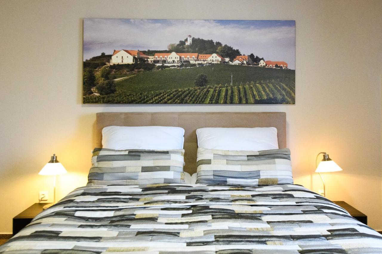 Hotel Vinarstvi U Kaplicky à Zaječí Extérieur photo